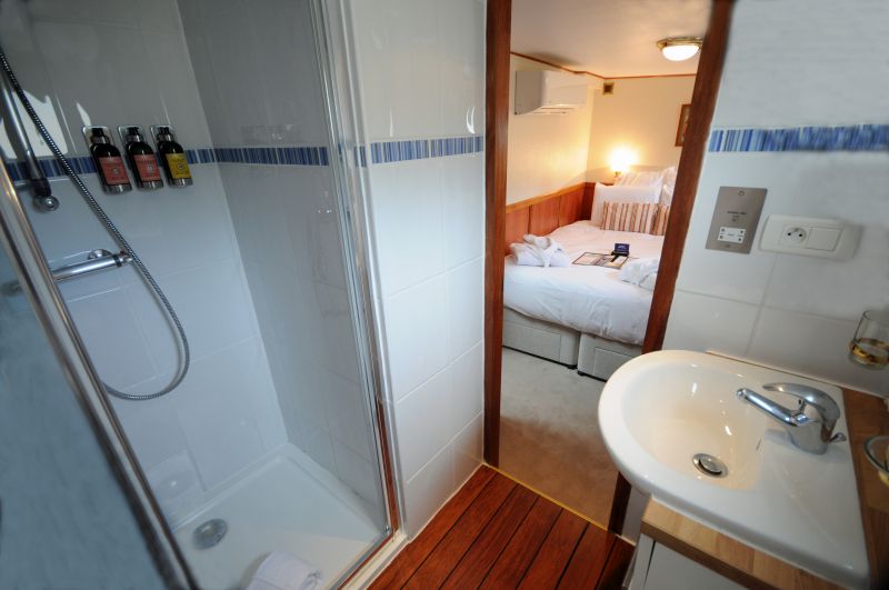 CRUCEROS FLUVIALES FRANCIA L ART DE VIVRE CANAL NIVERNAIS OFERTA DESCUENTOS EUROPEAN WATERWAYS CRUCERO DE LUJO CANALES DE FRANCIA BORGOÑA BOURGOGNE HOTEL BARGE ART DE VIVRE ELEGANTES